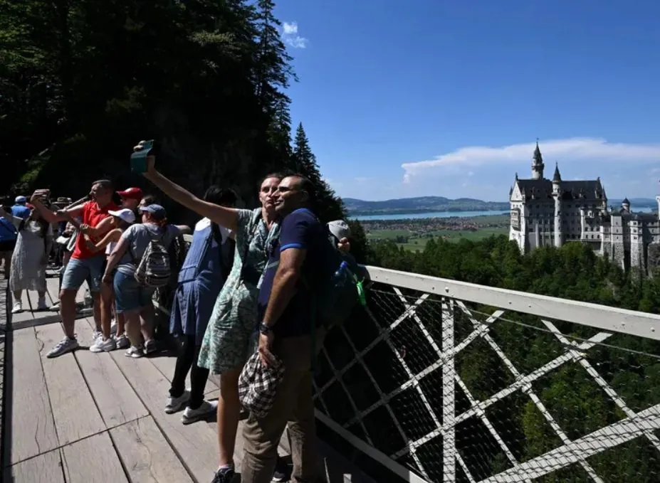 Європейська туристична комісія прогнозує збільшення прибутку від туристів у рекордні 800 млрд євро – Bloomberg