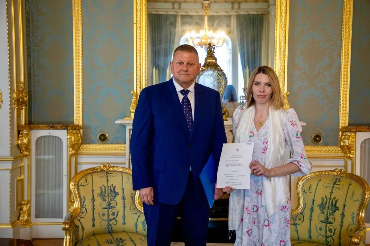 Продовжую служити Україні: Залужний у Британії вручив копії вірчих грамот і назвав пріоритет у діяльності посольства
