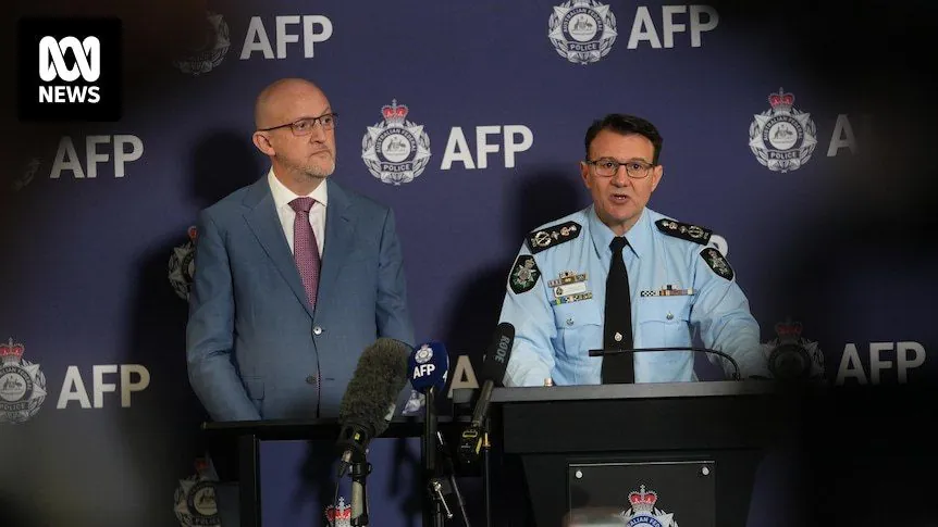 Двух австралийцев обвиняют в шпионаже за сговор для передачи секретов вооруженных сил Австралии россии