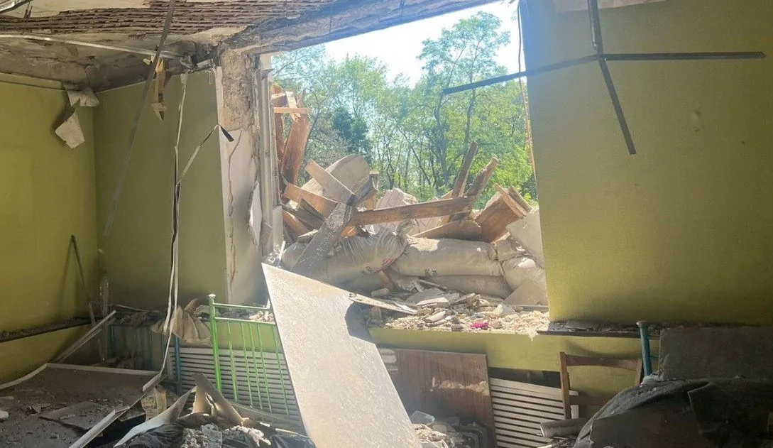 Последствия рф-удара по спасательному подразделению в Торецке: остались руины, но спасатели передислоцировались