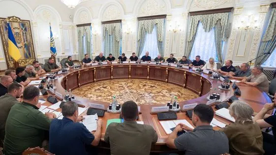 Зеленский встретился с руководителями областных администраций: обсудил энергетику, безопасность и сотрудничество с США