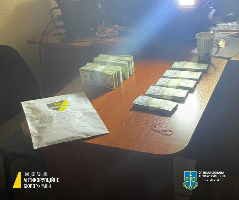 prosecutors-of-the-prosecutor-generals-office-exposed-on-bribe-of-usd-170-thousand-one-detained-and-served-with-a-notice-of-suspicion-nabu