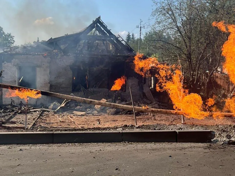 Донеччина: окупанти вдарили по Покровську, відомо про 4 поранених і 7 пошкоджених будинків