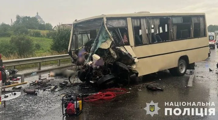 Автобус і вантажівка зіткнулися на Львівщині: четверо загиблих, 7 травмованих