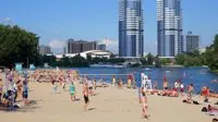 In the capital, the water temperature in the Dnipro River reached a record high