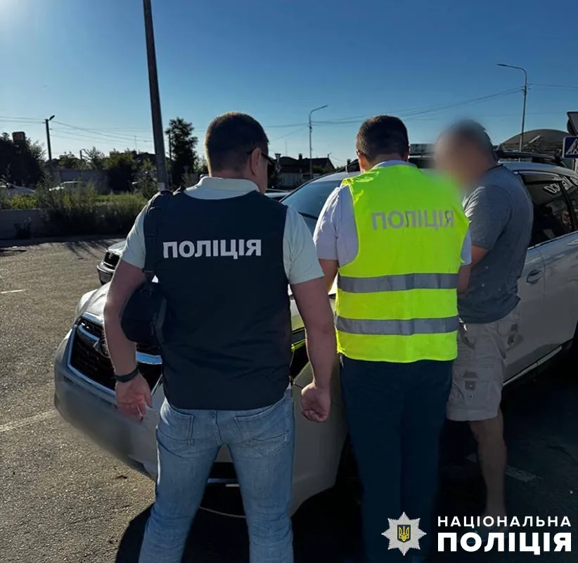 Organized a scheme for fugitives: Kyiv detained a man who illegally transported men abroad