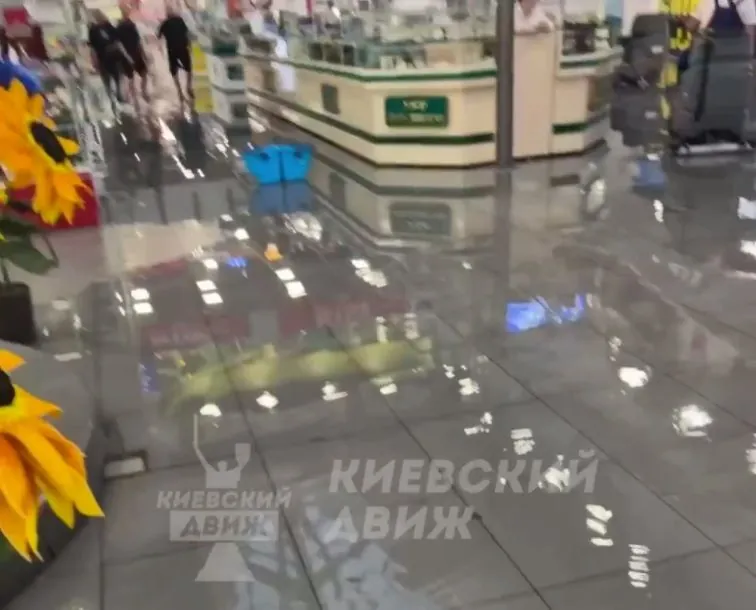 bad-weather-in-the-capital-magellan-shopping-center-flooded-and-streets-went-under-water