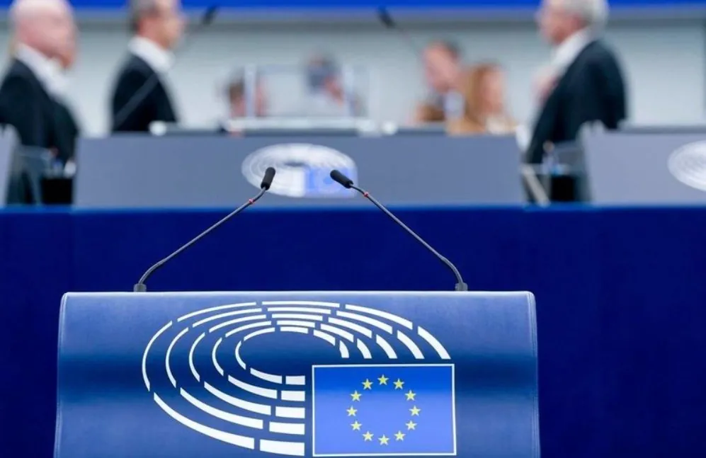 Две ультраправые группы лишены властных полномочий в Европарламенте