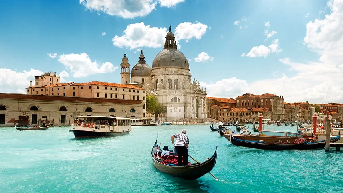 Венеция заработала 28 млн евро на туристическом сборе