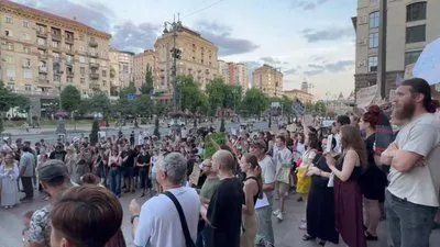 Киевляне митинговали под КГГА из-за сноса усадьбы Зеленских