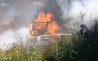 россияне обстреляли спасателей во время тушения пожара на Сумщине