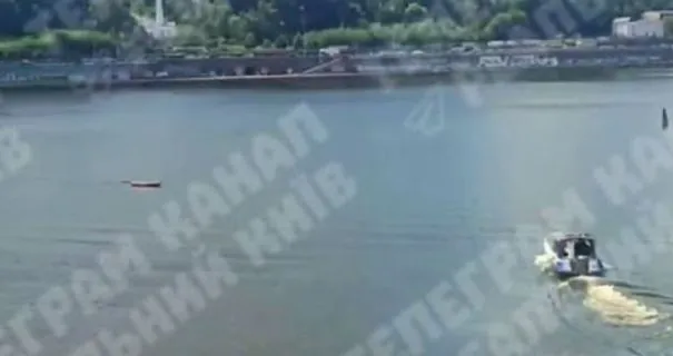 in-kyiv-a-cable-of-a-rappelling-attraction-across-the-dnipro-river-broke-a-person-fell-into-the-water-and-probably-drowned