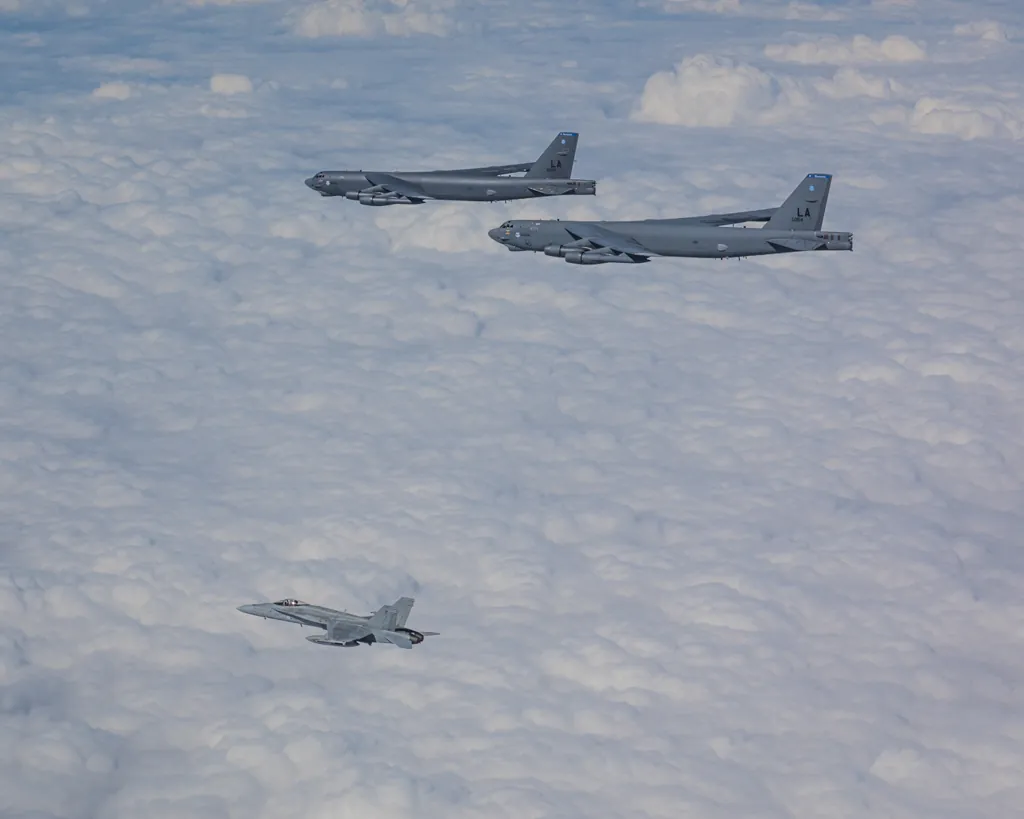 Американські бомбардувальники B-52 здійснили навчальний політ біля кордону рф у Фінляндії. В росії відреагували