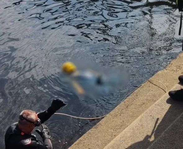 Тело мужчины, который упал из-за обрыва троллея в реку Днепр в Киеве, обнаружили на глубине 9 м