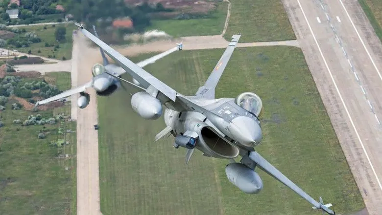 Румунія піднімала два F-16 через атаку рф дронами на Україну, оголосила пошук можливих об'єктів, що впали
