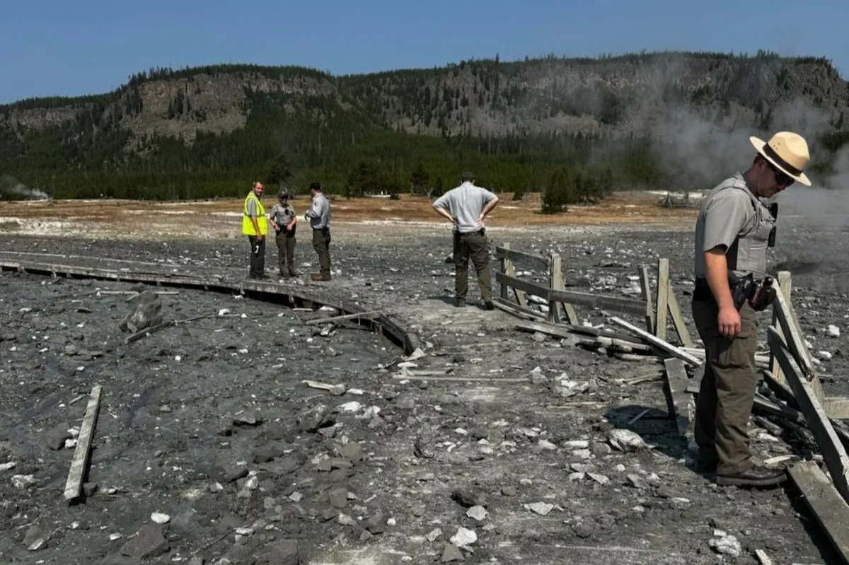 Hydrothermal explosion occurs in Yellowstone Park in the United States, there are damages