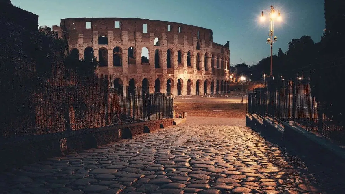 На фоне дневной жары: римский Колизей предложил ночные экскурсии