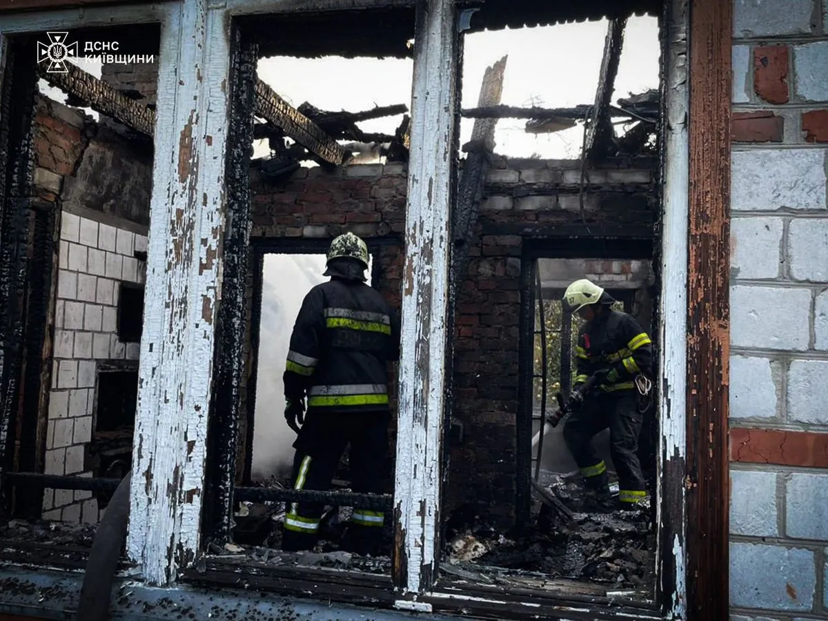 Нічна атака рф дронами на Київщину: рятувальники показали наслідки