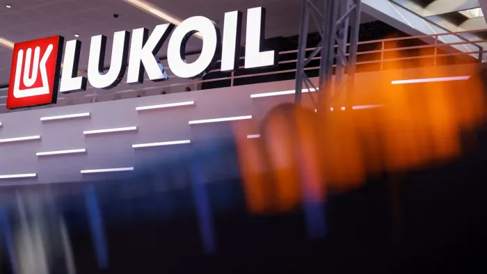 EU not in favor of lifting sanctions on Russia's Lukoil to restore oil transit - FT