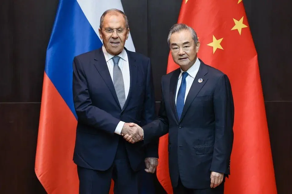 yesterday-with-kuleba-today-with-lavrov-chinese-foreign-minister-meets-with-russian-minister