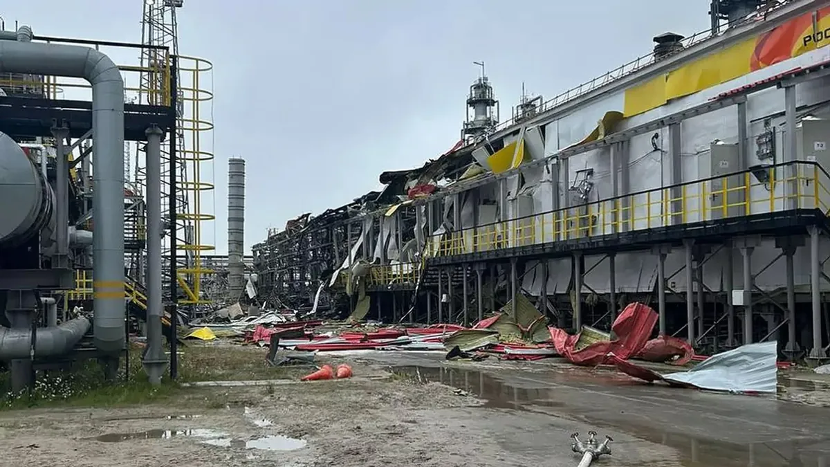 An explosion occurs at Rosneft's largest gas field in Yamal