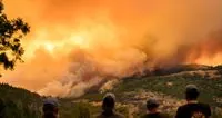 Из-за многочисленных лесных пожаров в Калифорнии тысячи людей вынуждены эвакуироваться