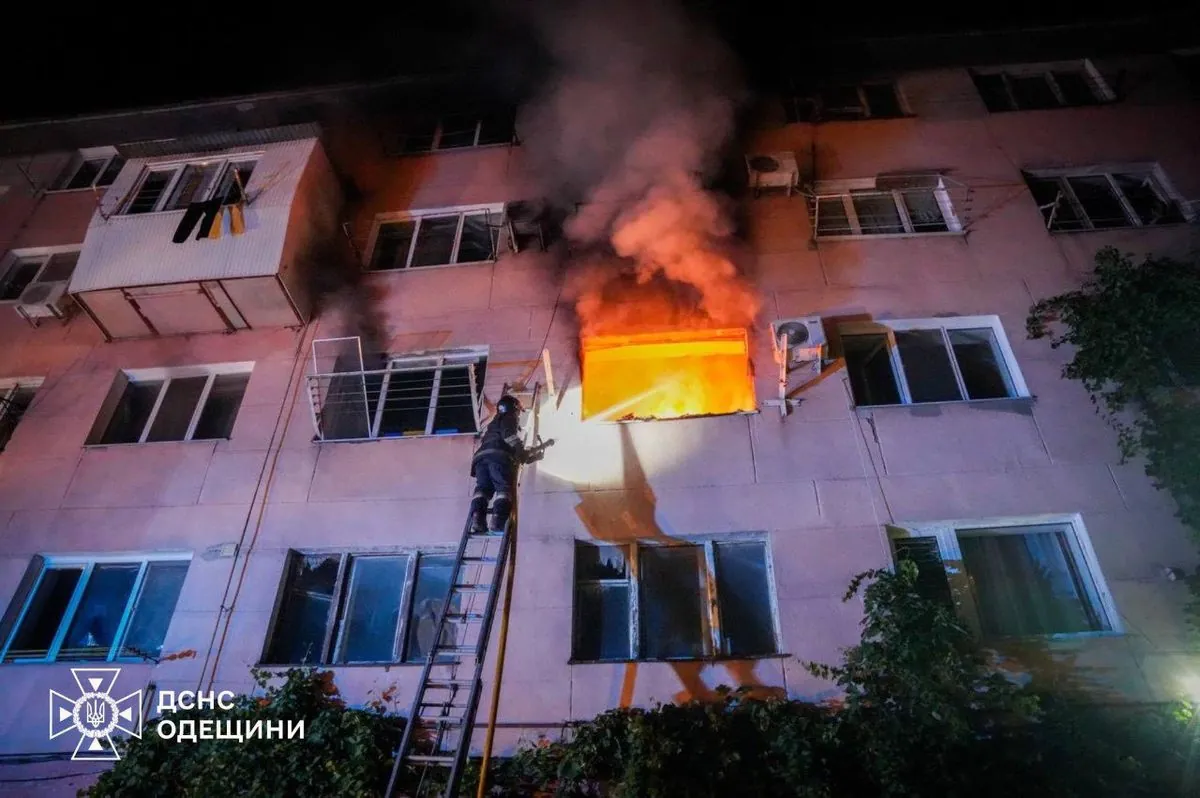 SES rescued 24 residents of a house in Odesa during a fire