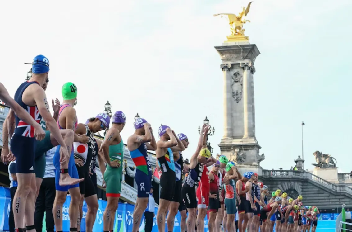 Олимпиада-2024: тренировку по триатлону дважды отменили из-за загрязнения Сены