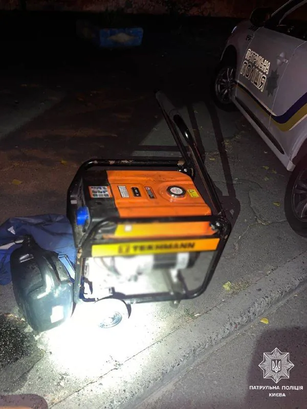 In Kyiv, an unknown person stole a generator from a store and tried to escape from patrol police