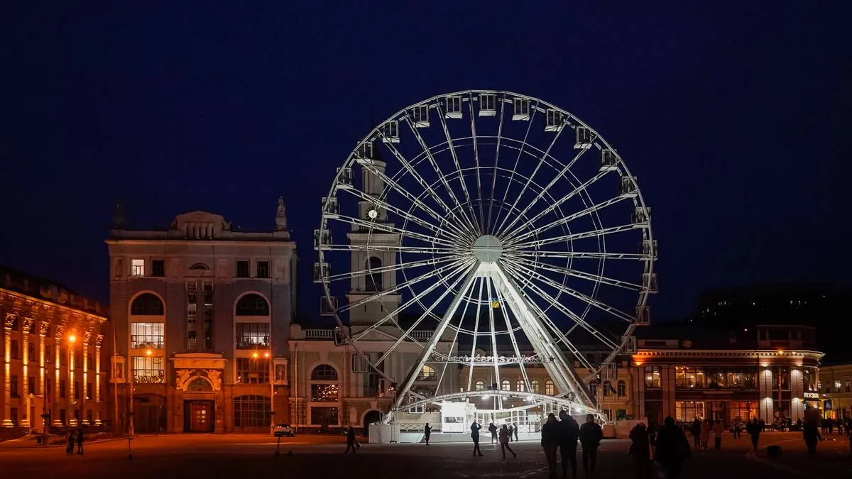 kyiv-law-enforcement-officers-check-the-ferris-wheel-in-podil-after-a-cable-break-on-the-cable-car