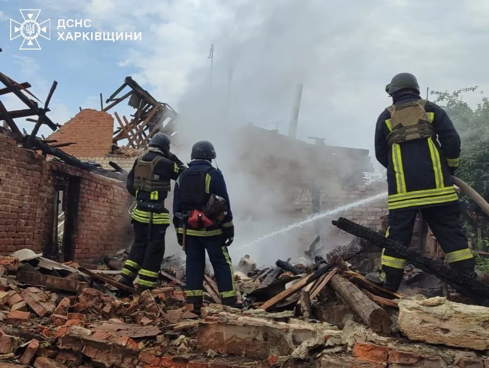 Обстрел на Харьковщине: пожар уничтожил более 100 голов птицы