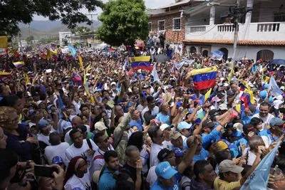 Protests against election results continue in Venezuela, police use force