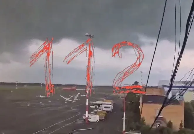 tornado-scatters-airplanes-at-russian-international-airport