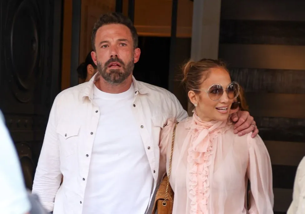 ben-affleck-buys-a-mansion-for-205-million-amid-a-crisis-in-his-relationship-with-jennifer-lopez