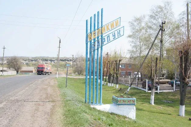 russians-hit-velykyi-burluk-in-kharkiv-region-with-multiple-rocket-launchers-a-10-year-old-boy-is-dead-and-wounded