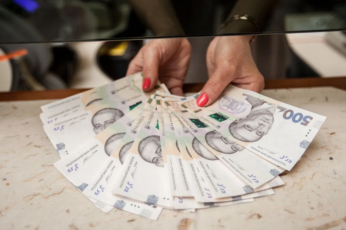Украинцы активнее снимают деньги в банках: в НБУ объяснили желанием людей иметь запас наличных на фоне отключений света