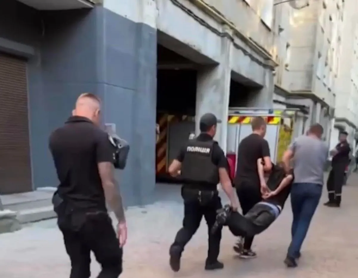 У Львові затримали чоловіка, який погрожував підірвати квартиру