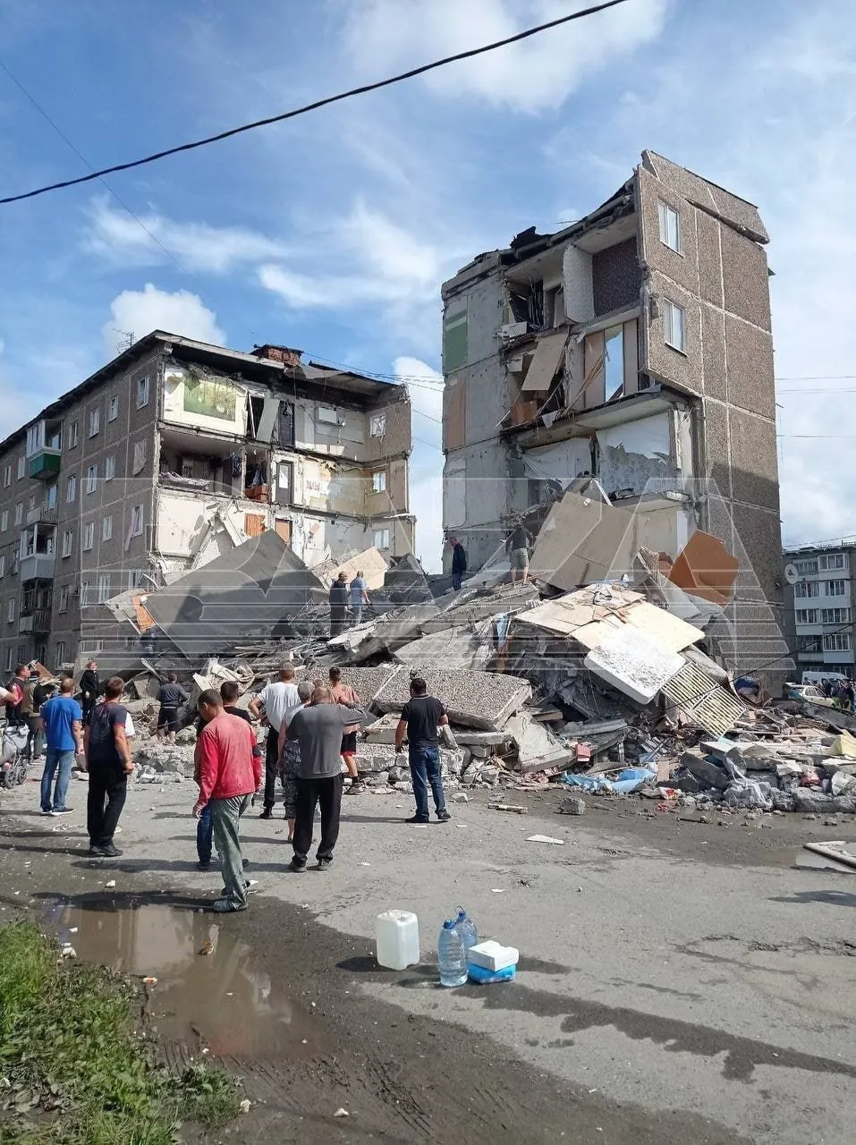 Цілий під'їзд багатоповерхівки обвалився через вибух у російському Нижньому Тагілі: що відомо 