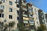 россияне попали десятком снарядов по Никополю: двое погибших, есть раненый