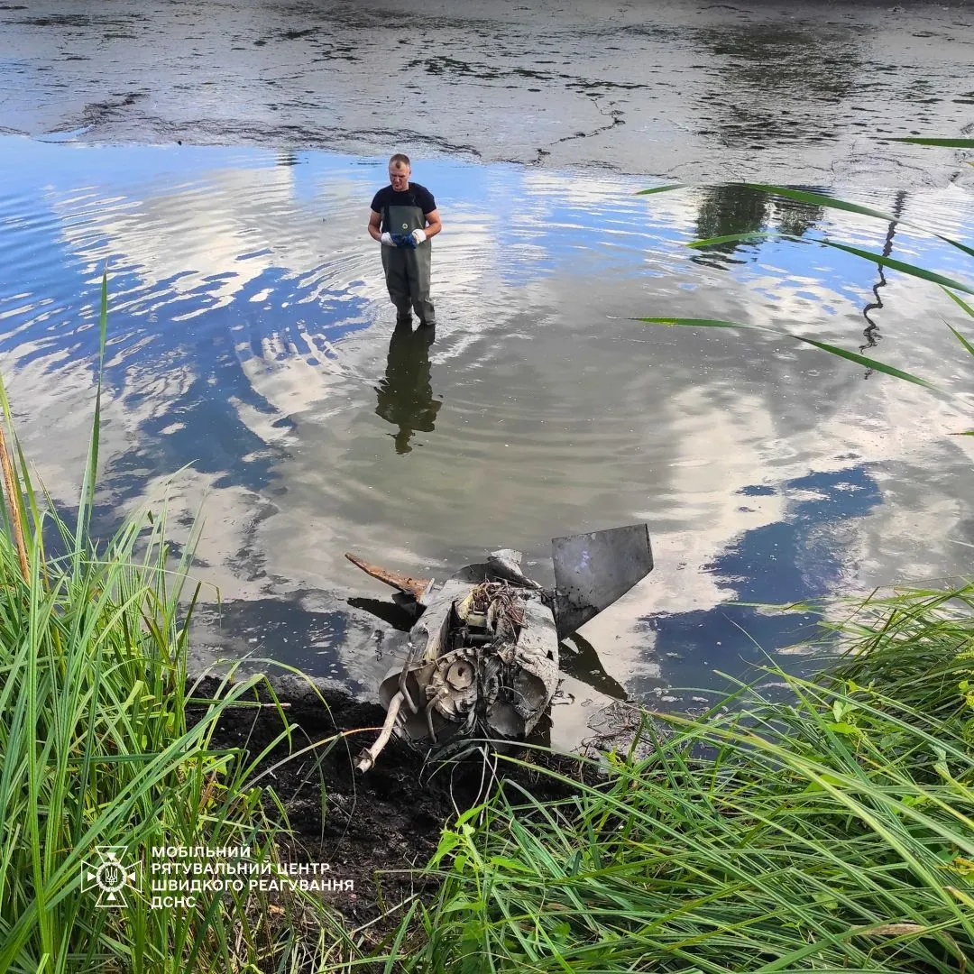 Remains of a Russian X-101 missile found in a pond in Kyiv: sappers were working