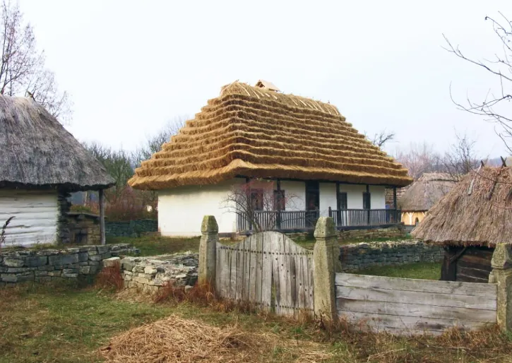 The Ministry of Culture has included a program to protect the tradition of covering houses with straw and reeds in the National List of Cultural Heritage