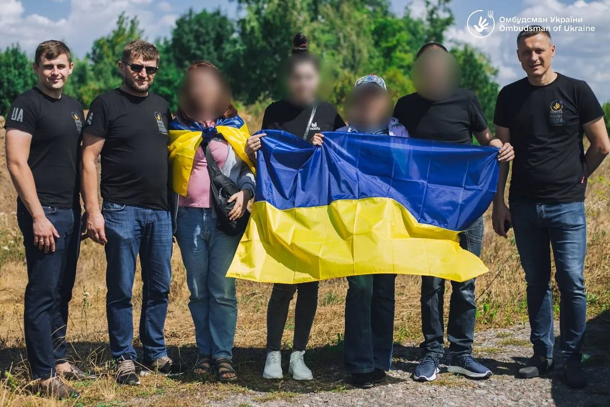 Двох дітей повернули з окупації на Луганщині - Омбудсмен