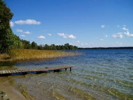 На Свитязе девушка потеряла сознание в воде: ее спасли отдыхающие