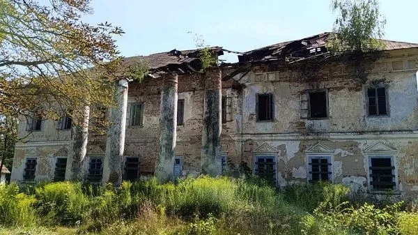 Roof collapses in 200-year-old Krasytsky Palace in Rivne region