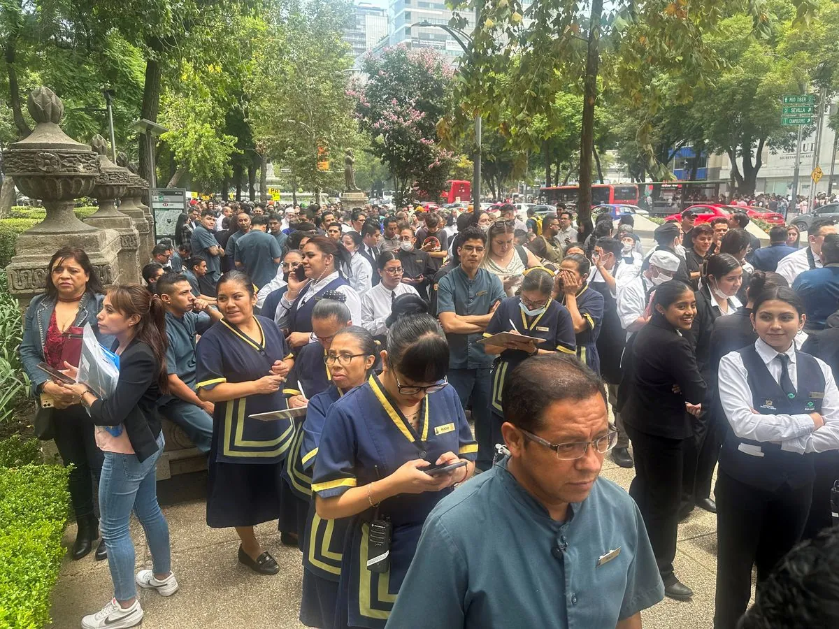 Ложный сигнал о землетрясении вызвал панику в Мехико