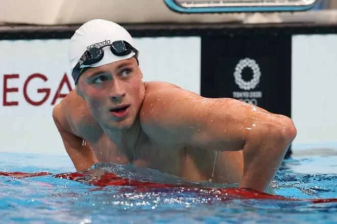 Пловец Романчук из-за болезни досрочно завершил выступления на Олимпиаде-2024