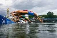 Олимпиада-2024: тренировки по триатлону отменены из-за грязной Сены