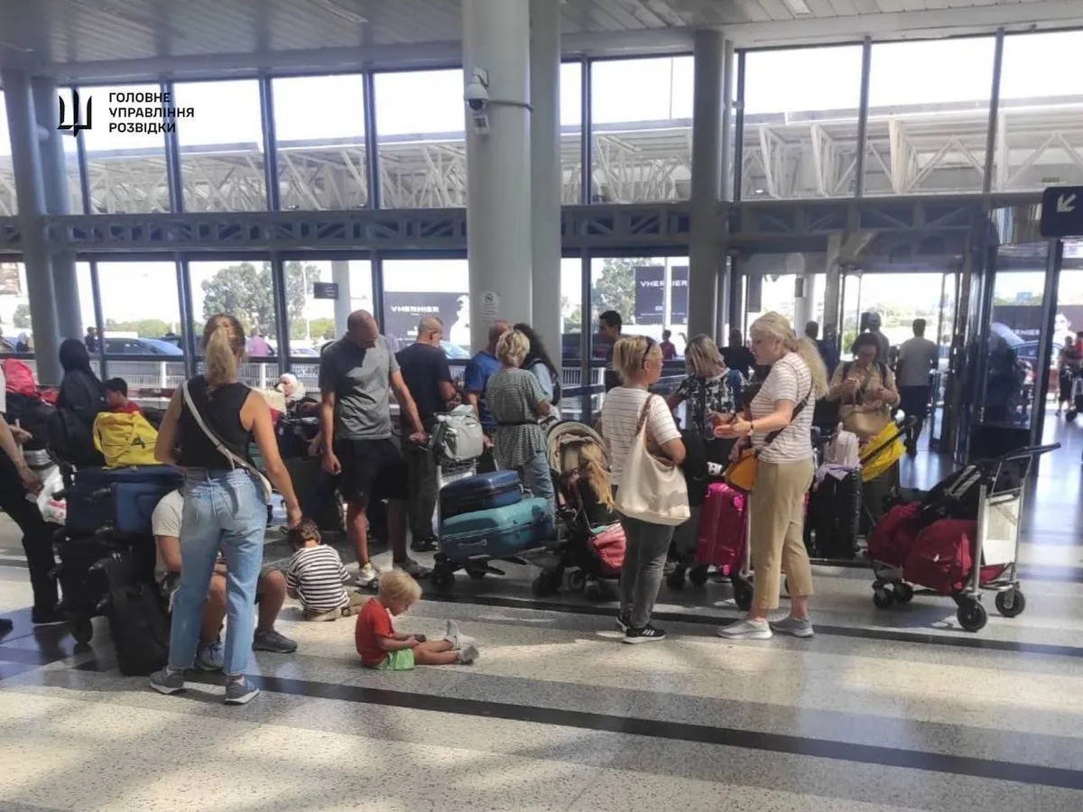 Зеленский об эвакуации 30 украинцев из Ливана: мы продолжим эту работу