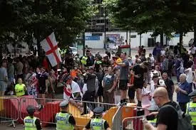 Сотні британців протестують проти іммігрантів через фейкові новини