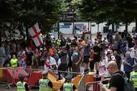 Сотни британцев протестуют против иммигрантов из-за фейковых новостей